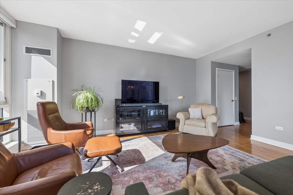 505 N MCCLURG Court 2905