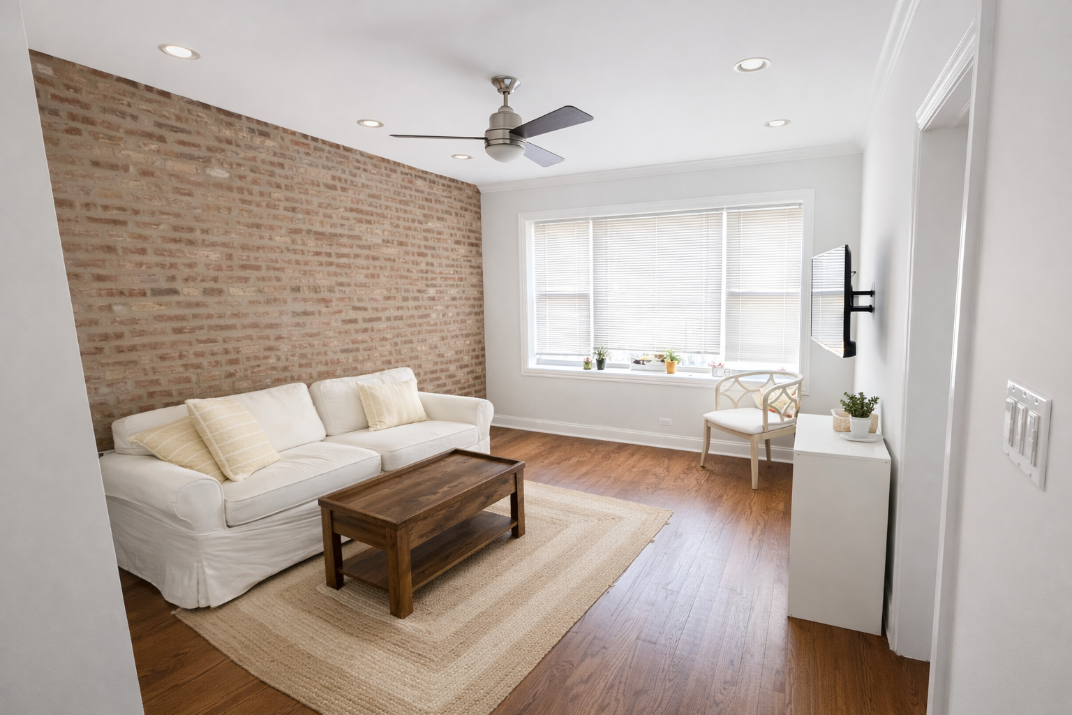 2467 N Clark Street 3