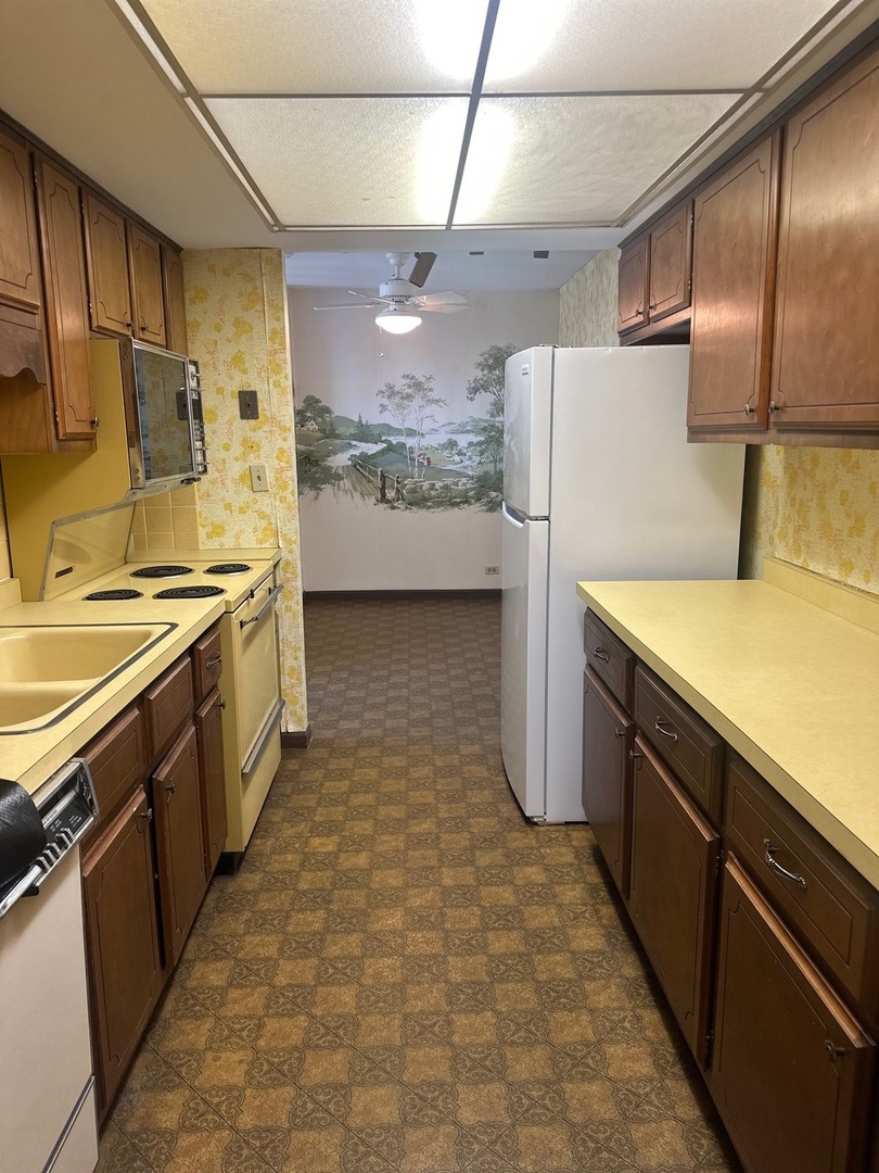 Schaumburg, Illinois 60193, United States, 3 Bedrooms Bedrooms, ,2 BathroomsBathrooms,Residential,Active,234951