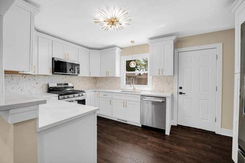 Tiny photo for 6409 W 85th Place, Burbank, IL 60459 (MLS # 12696368)