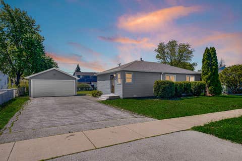 Photo of 6409 W 85th Place, Burbank, IL 60459 (MLS # 12696368)
