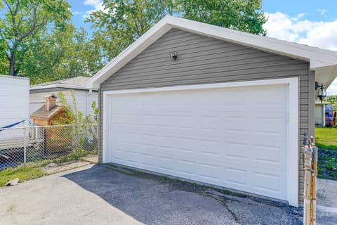 Tiny photo for 6409 W 85th Place, Burbank, IL 60459 (MLS # 12696368)