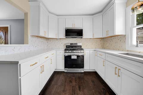 Tiny photo for 6409 W 85th Place, Burbank, IL 60459 (MLS # 12696368)