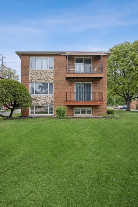 Tiny photo for 801 Barnsdale Road #1, La Grange Park, IL 60526 (MLS # 12658764)