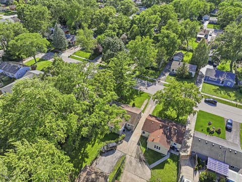 Tiny photo for 121 S ARCHER Road, Mundelein, IL 60060 (MLS # 12660727)