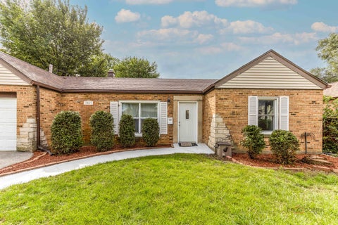 Tiny photo for 2821 Dempster Street, Park Ridge, IL 60068 (MLS # 12762039)