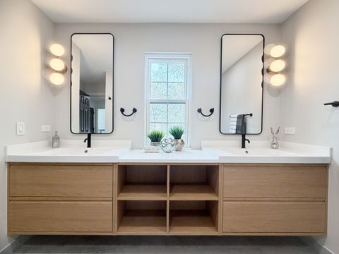 Tiny photo for 2370 Legends Court, Riverwoods, IL 60015 (MLS # 12614583)