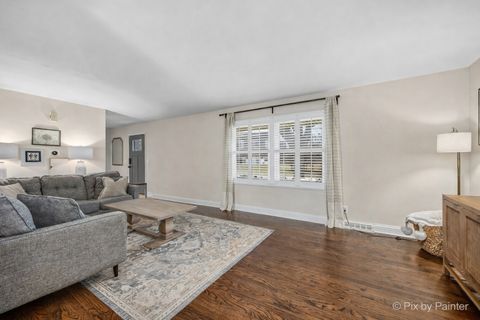 Tiny photo for 152 Walnut Drive, St. Charles, IL 60174 (MLS # 12569167)