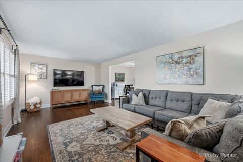 Tiny photo for 152 Walnut Drive, St. Charles, IL 60174 (MLS # 12569167)