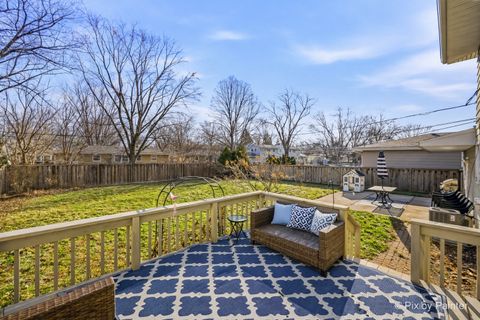 Tiny photo for 152 Walnut Drive, St. Charles, IL 60174 (MLS # 12569167)