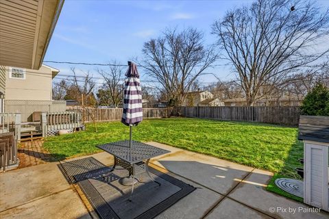 Tiny photo for 152 Walnut Drive, St. Charles, IL 60174 (MLS # 12569167)