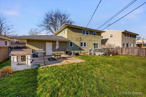 Tiny photo for 152 Walnut Drive, St. Charles, IL 60174 (MLS # 12569167)