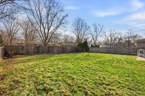 Tiny photo for 152 Walnut Drive, St. Charles, IL 60174 (MLS # 12569167)