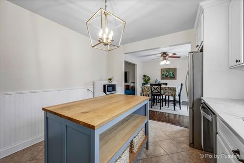 Tiny photo for 152 Walnut Drive, St. Charles, IL 60174 (MLS # 12569167)