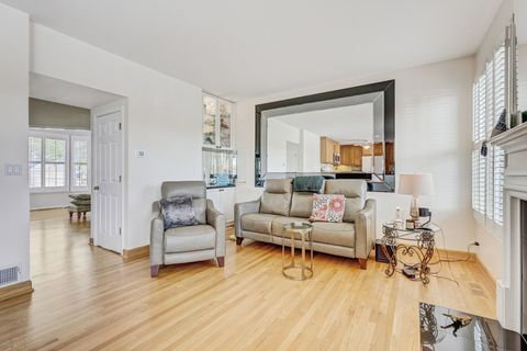 Tiny photo for 47 S JOSEPHINE Court, Des Plaines, IL 60016 (MLS # 12535052)