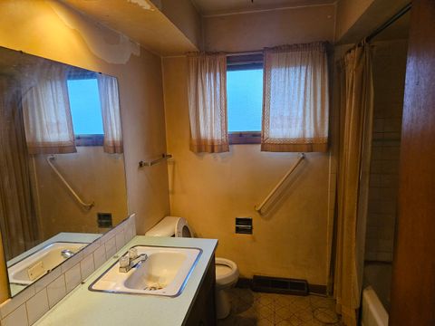 Tiny photo for 2624 Crestview Drive, Bettendorf, IA 52722 (MLS # 12606976)