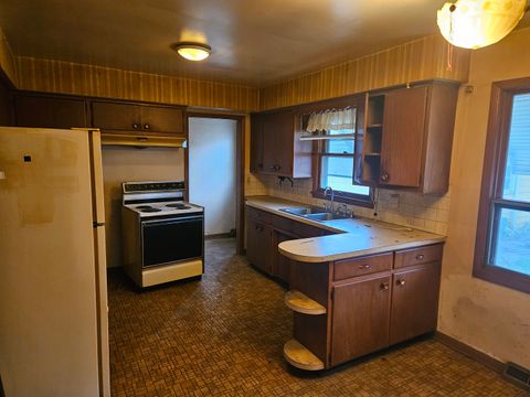 Tiny photo for 2624 Crestview Drive, Bettendorf, IA 52722 (MLS # 12606976)