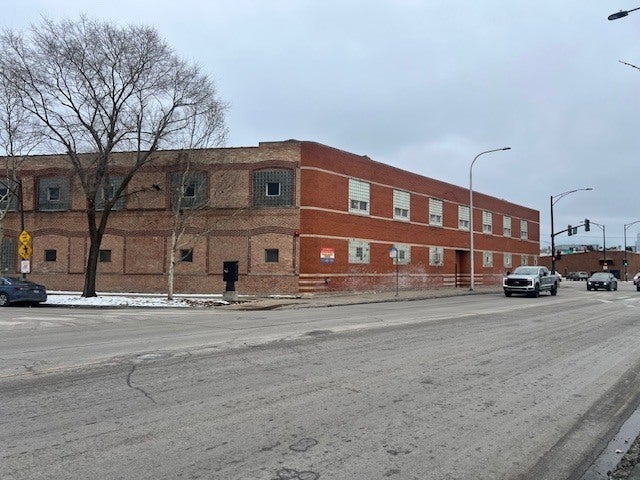 3260 W Grand Avenue