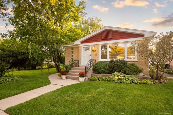 3648 N OVERHILL AVE, CHICAGO, IL 60634 - Image f38f241dd7e4c55a4b589962a4e5ecff/4057648495