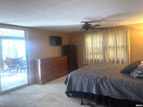 Tiny photo for 138 Worthen Road, Murphysboro, IL 62966 (MLS # EB460379)