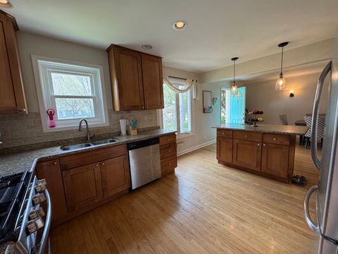 Tiny photo for 630 S Dryden Place, Arlington Heights, IL 60005 (MLS # 12348417)