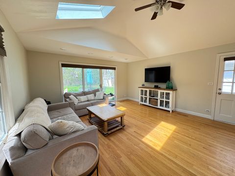 Tiny photo for 630 S Dryden Place, Arlington Heights, IL 60005 (MLS # 12348417)
