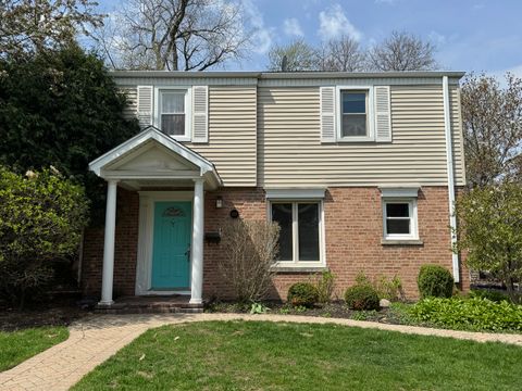 Photo of 630 S Dryden Place, Arlington Heights, IL 60005 (MLS # 12348417)