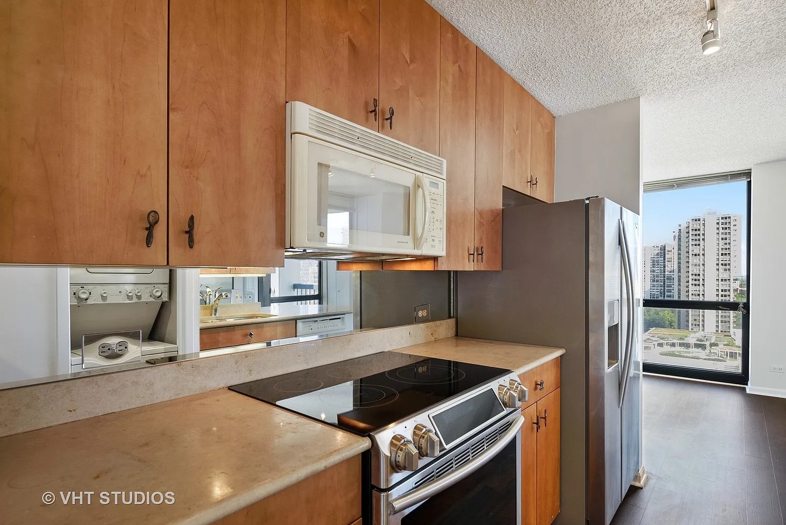 1122 N CLARK Street 1806