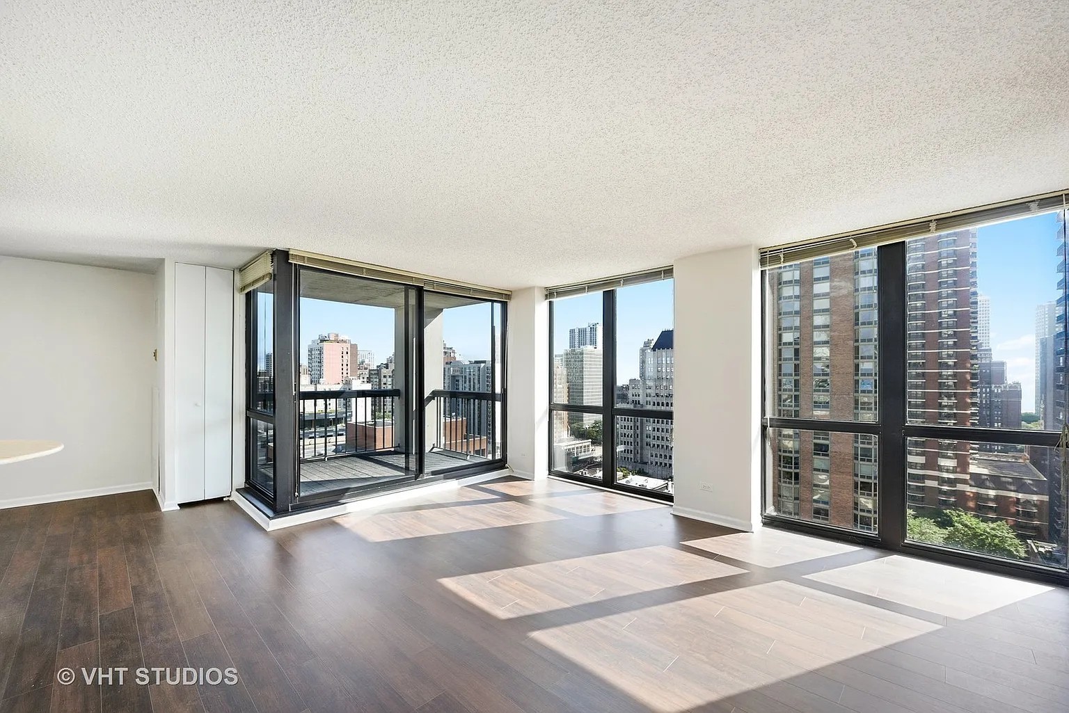 1122 N CLARK Street 1806