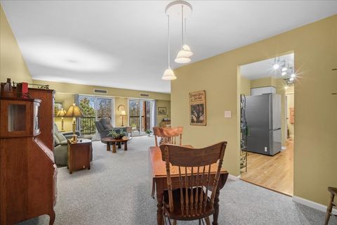 Tiny photo for 1515 E Central Road #462B, Arlington Heights, IL 60005 (MLS # 12600647)