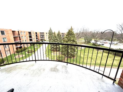 Tiny photo for 1515 E Central Road #462B, Arlington Heights, IL 60005 (MLS # 12600647)