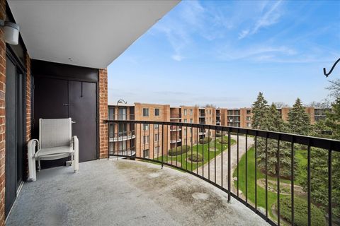 Tiny photo for 1515 E Central Road #462B, Arlington Heights, IL 60005 (MLS # 12600647)