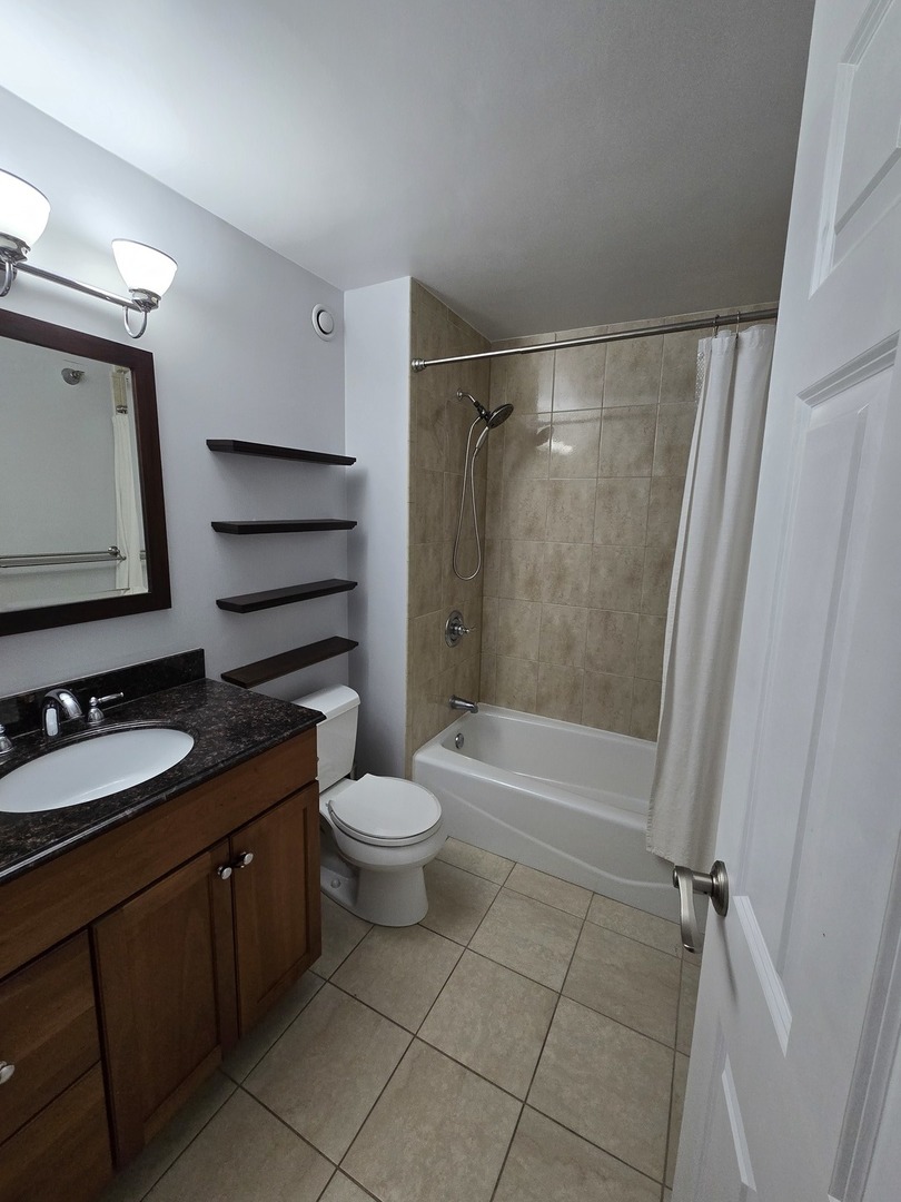 195 N HARBOR Drive 3207