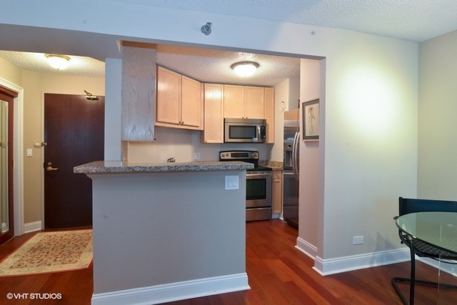 195 N HARBOR Drive 3207