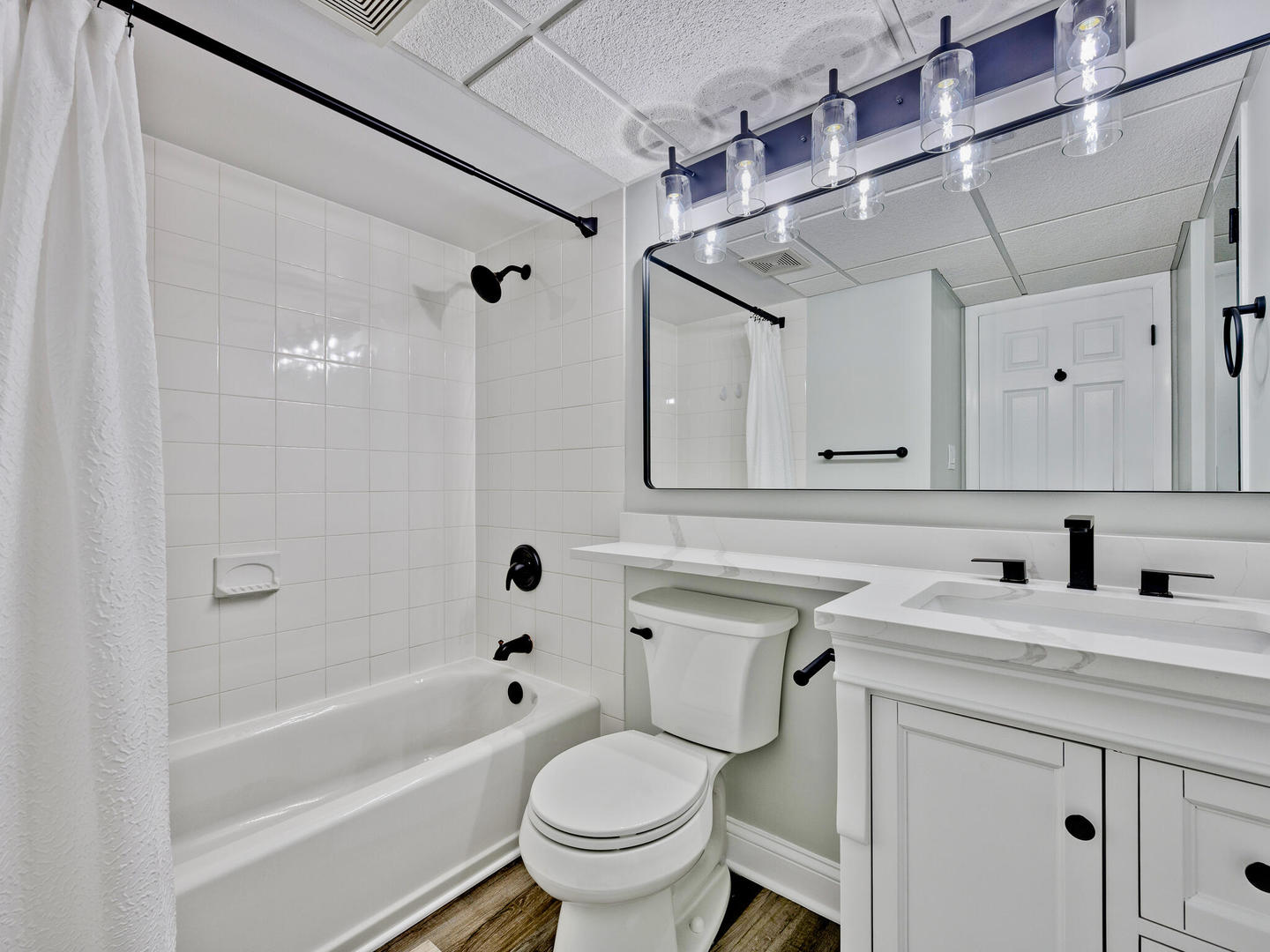 Northbrook, Illinois 60062, United States, 2 Bedrooms Bedrooms, ,2 BathroomsBathrooms,Residential,Active,223050