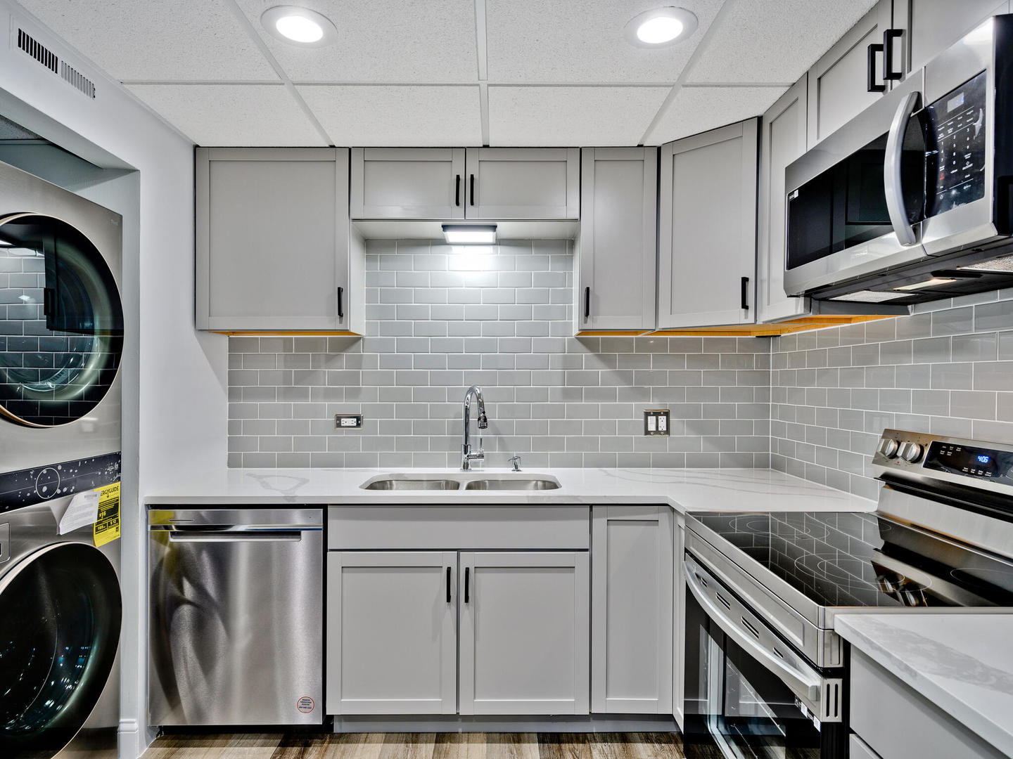 Northbrook, Illinois 60062, United States, 2 Bedrooms Bedrooms, ,2 BathroomsBathrooms,Residential,Active,223050