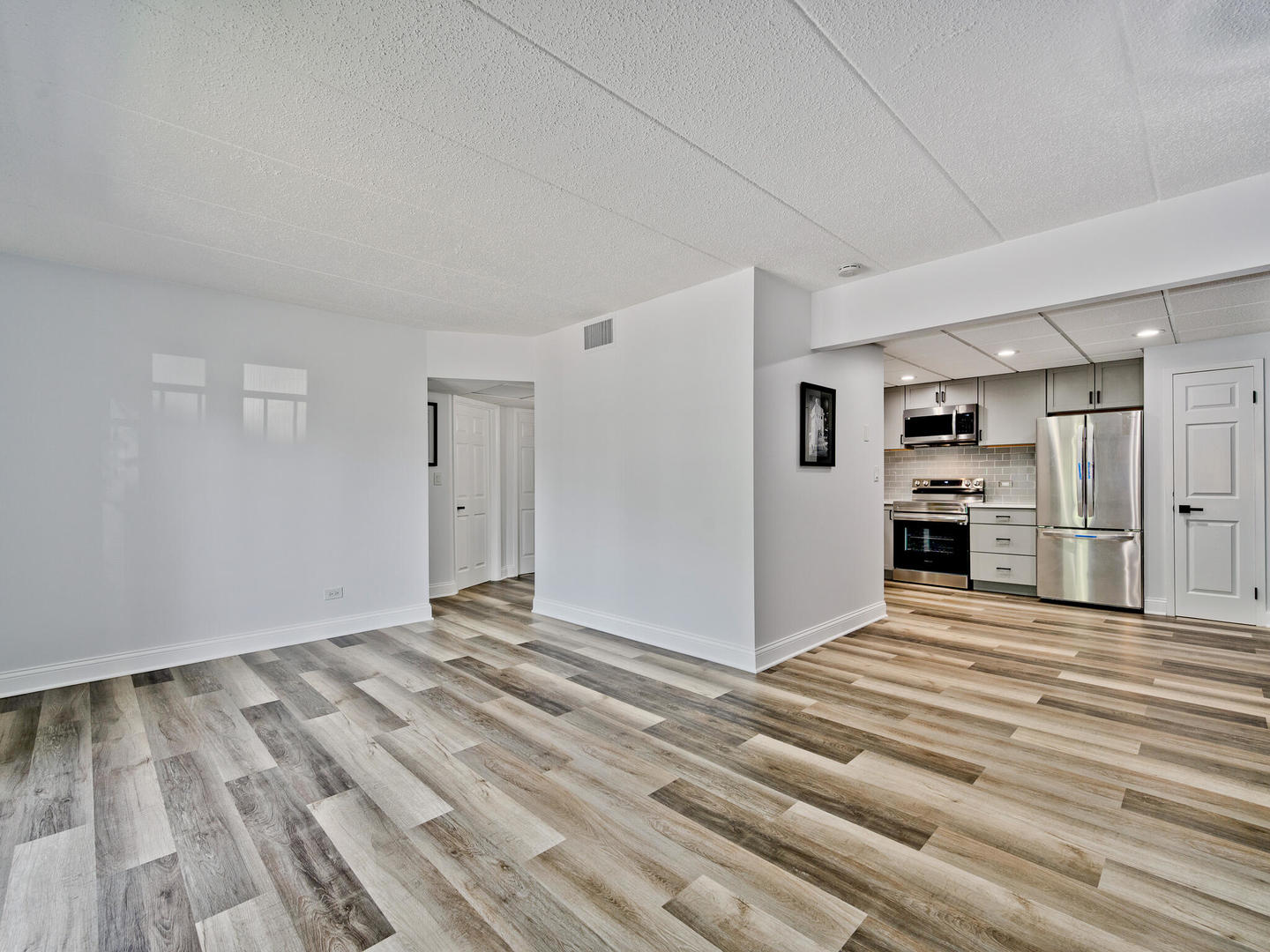 Northbrook, Illinois 60062, United States, 2 Bedrooms Bedrooms, ,2 BathroomsBathrooms,Residential,Active,223050