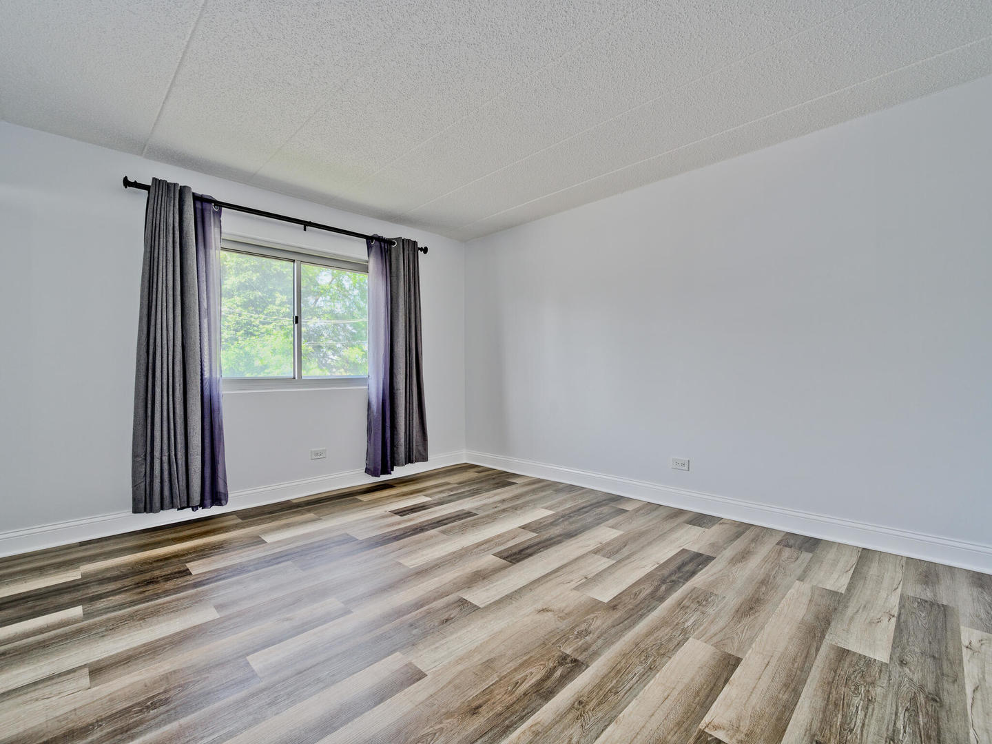 Northbrook, Illinois 60062, United States, 2 Bedrooms Bedrooms, ,2 BathroomsBathrooms,Residential,Active,223050