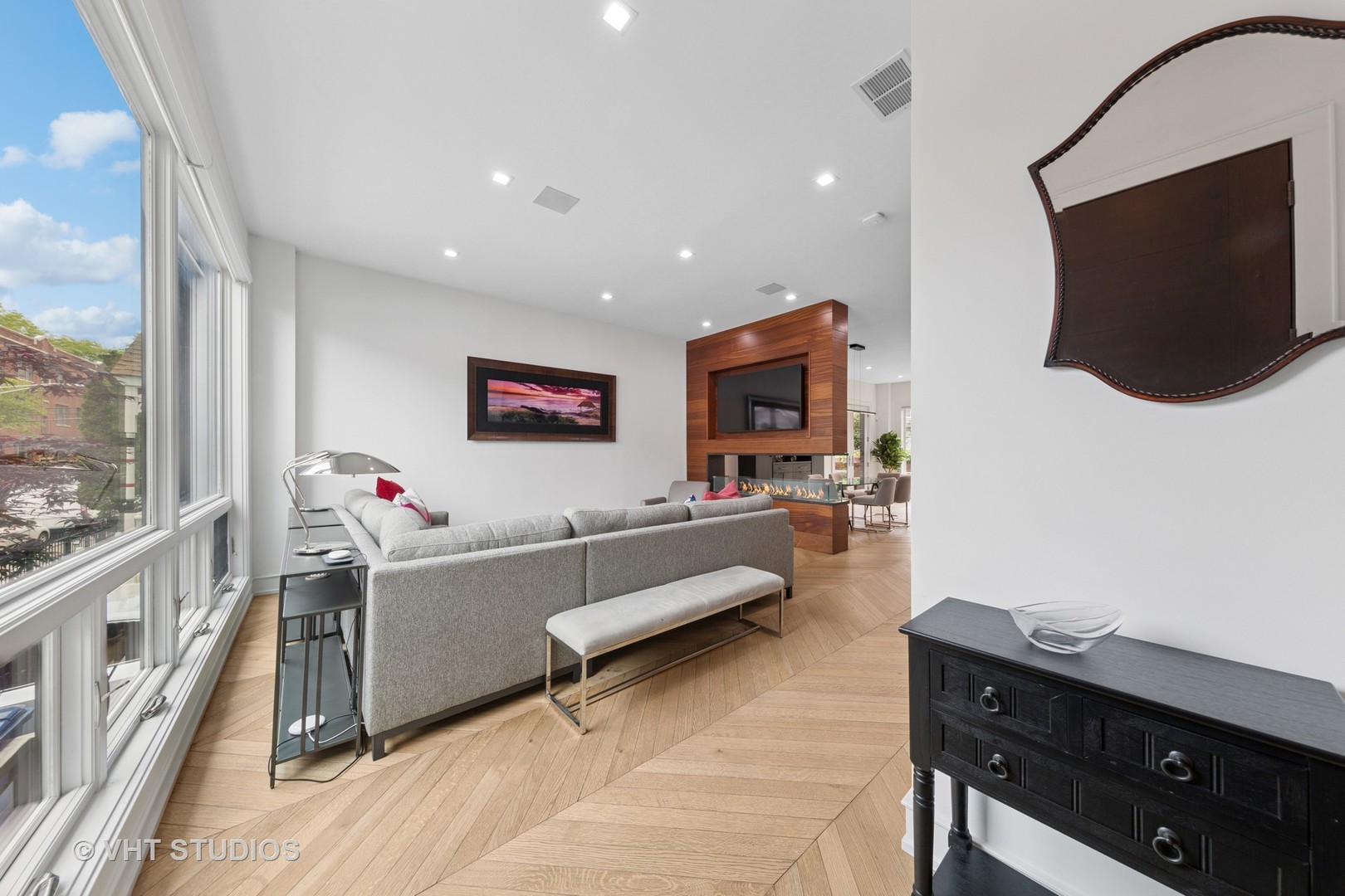 1223 W Draper Street