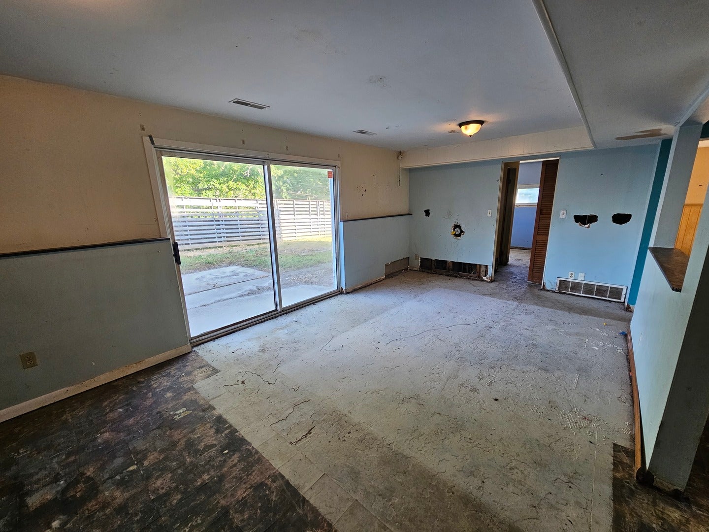 1407 Searle Drive