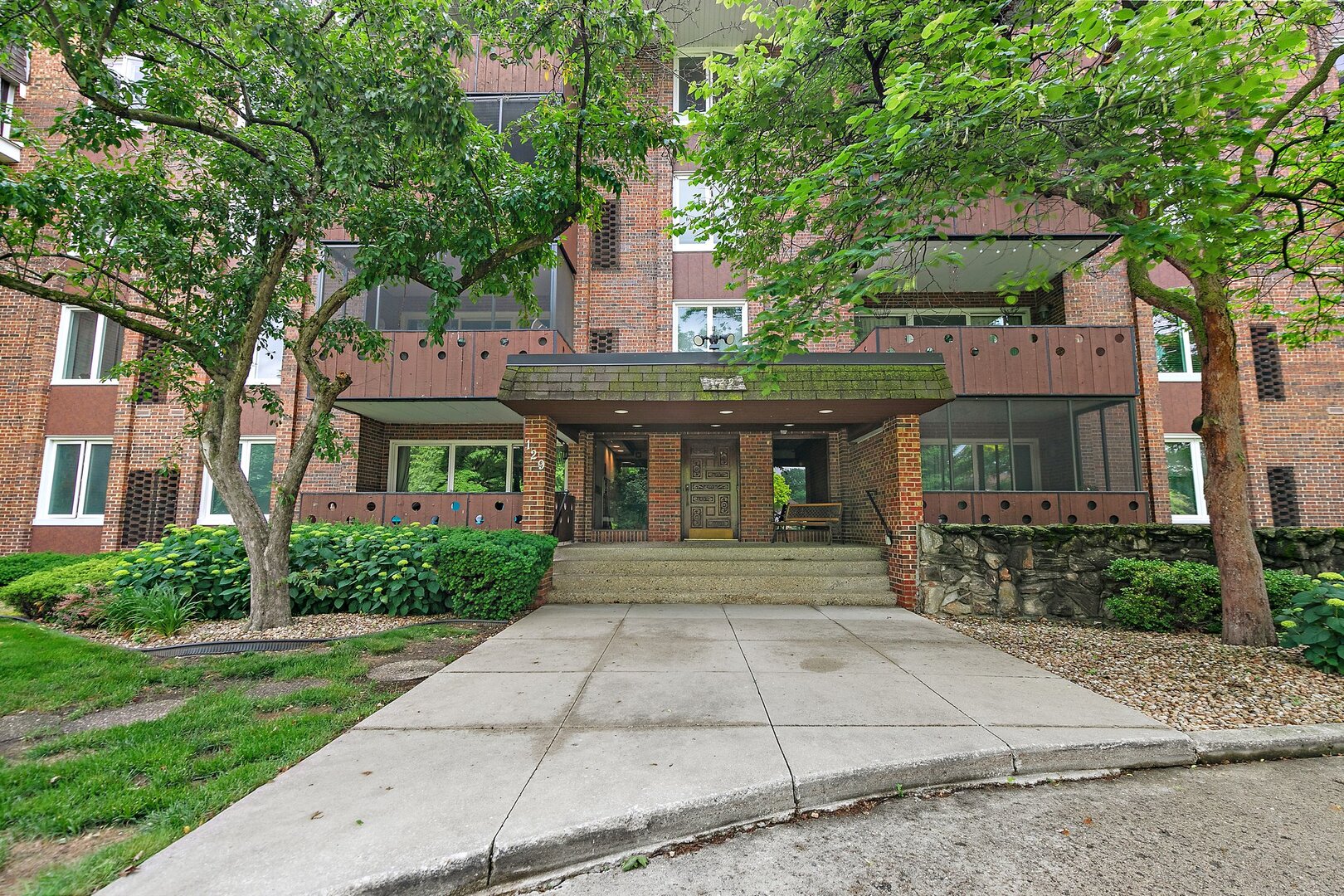 129 S Spruce Avenue 208
