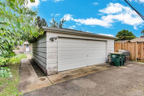 Tiny photo for 7232 W Oakton Street, Niles, IL 60714 (MLS # 12413608)