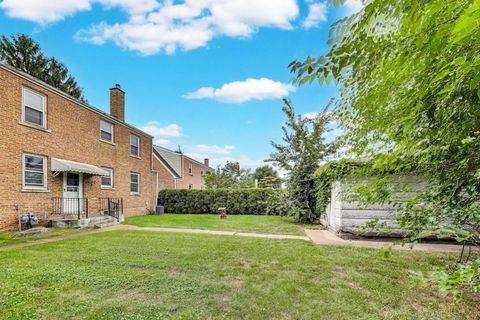 Tiny photo for 7232 W Oakton Street, Niles, IL 60714 (MLS # 12413608)