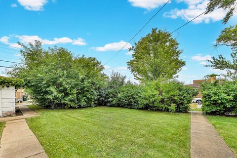 Tiny photo for 7232 W Oakton Street, Niles, IL 60714 (MLS # 12413608)