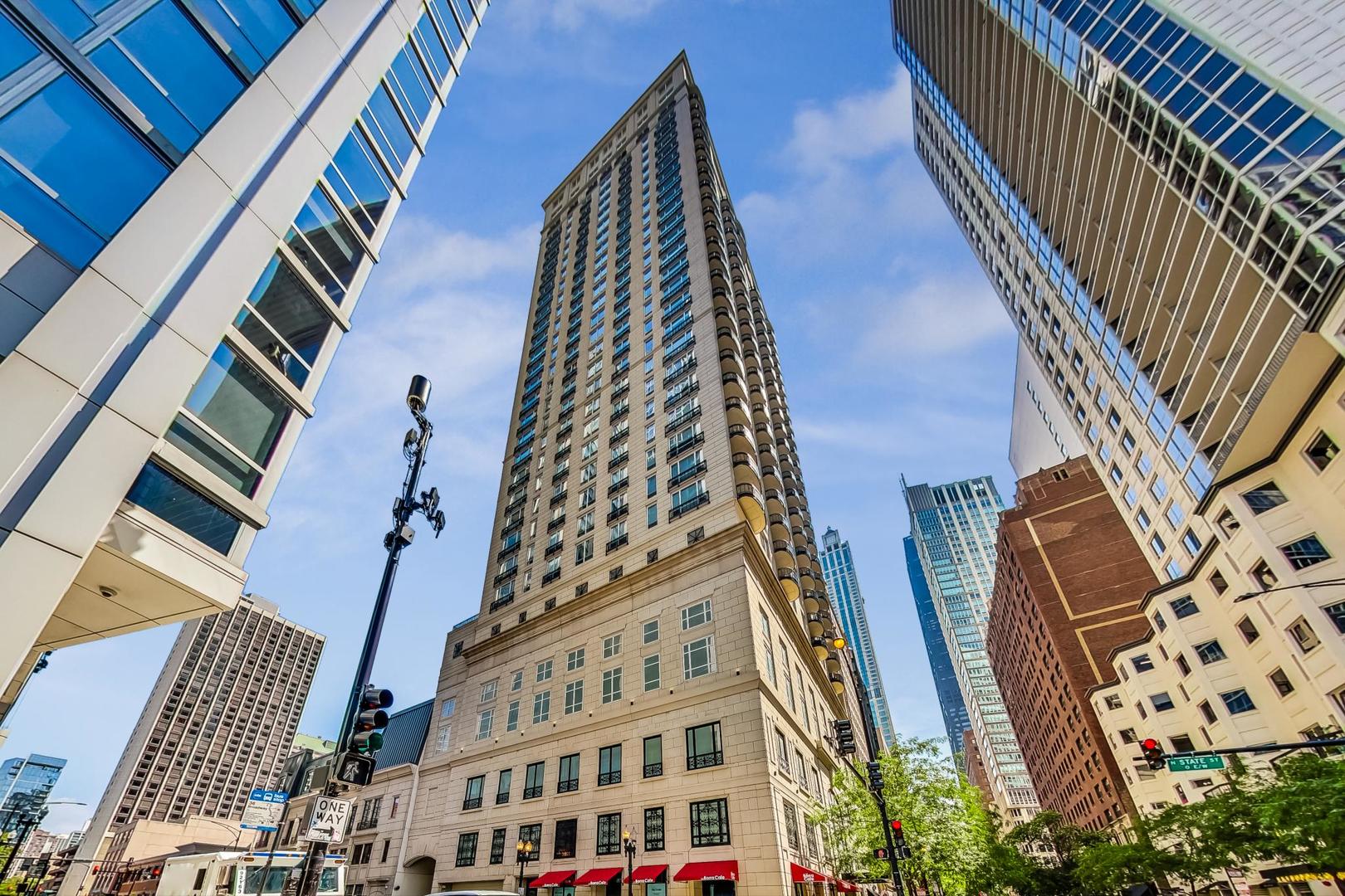 10 E Delaware Place 20A