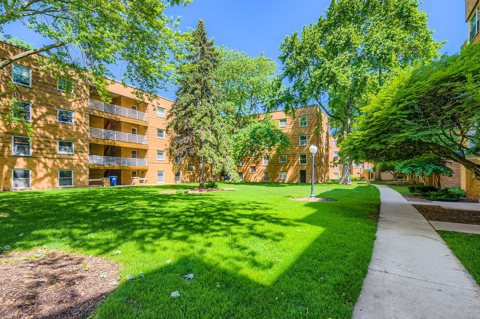 4949 N Wolcott Avenue 1A