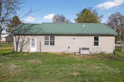 Tiny photo for 109 Illini Court, Vienna, IL 62995 (MLS # 12598003)