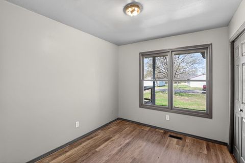 Tiny photo for 109 Illini Court, Vienna, IL 62995 (MLS # 12598003)
