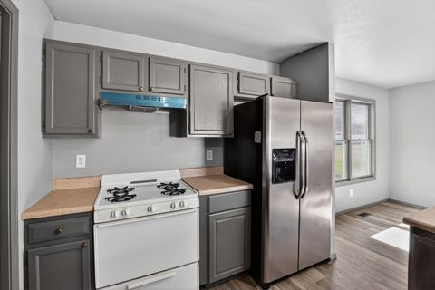 Tiny photo for 109 Illini Court, Vienna, IL 62995 (MLS # 12598003)