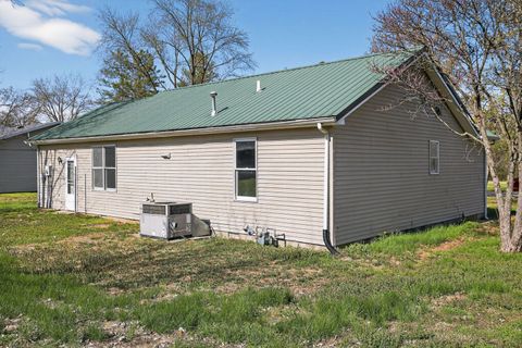 Tiny photo for 109 Illini Court, Vienna, IL 62995 (MLS # 12598003)